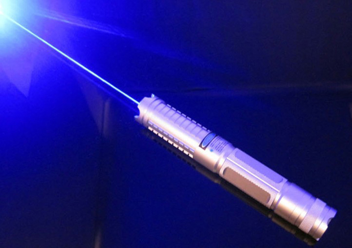 Puntatore laser viola super potente ed economico 1000mW che brucia