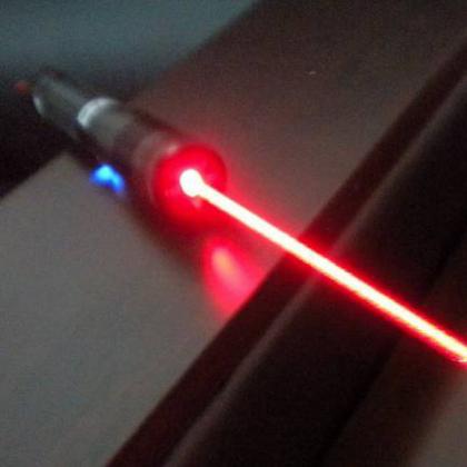 Puntatore laser rosso 300mW / 500mW economico e potente con messa a fuoco regolabile